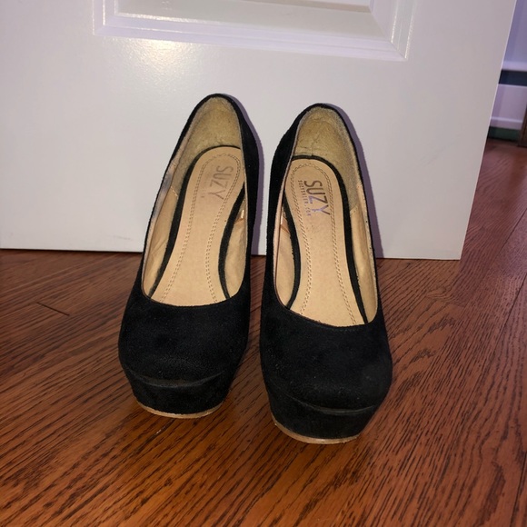 Black heels - Picture 2 of 2